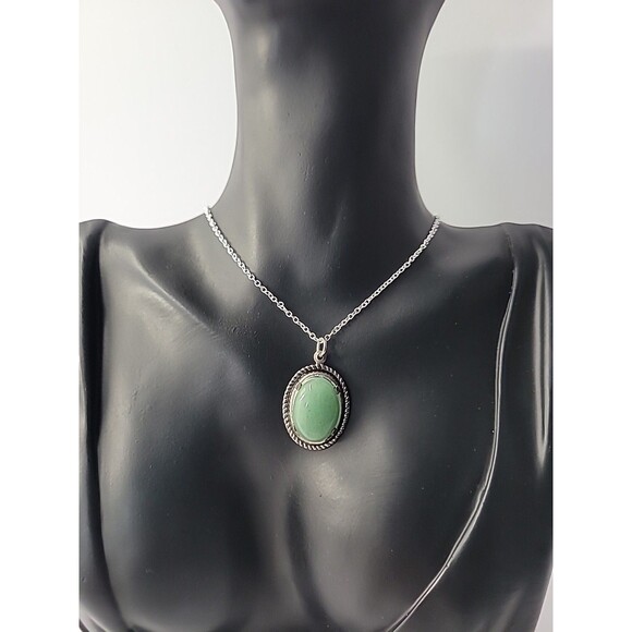 Vintage Green Oval Cabochon Pendant Necklace Silver Tone Rope Frame - Picture 5 of 11